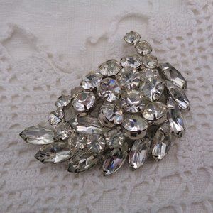 Vintage Weiss Clear Rhinestone Layered Leaf Brooch